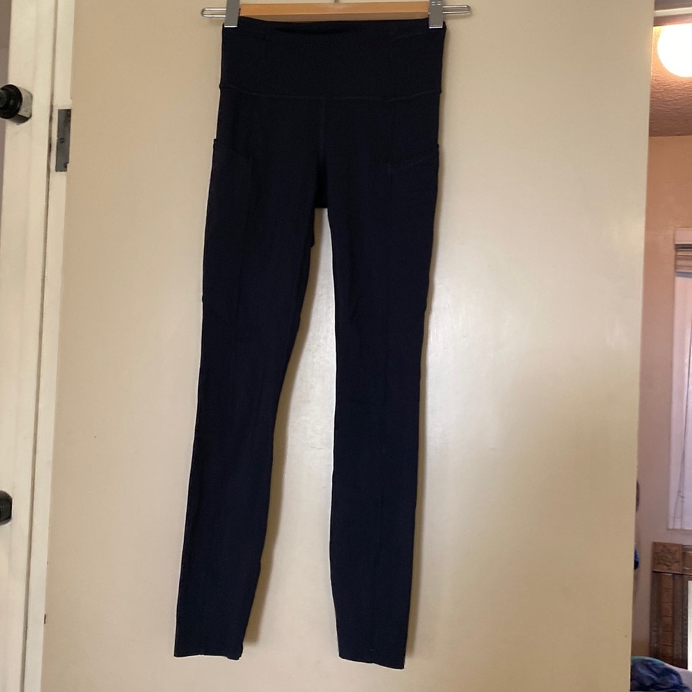 Lululemon leggings. Side pockets, adjustable waist. EUC
